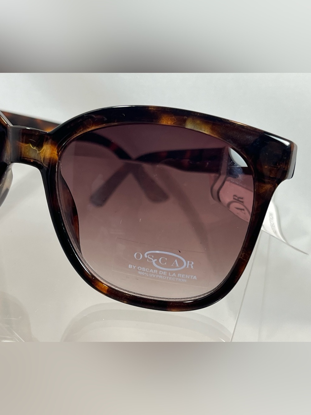 NWT Oscar de la Renta Tortoiseshell Sunglasses with Brown Gradient Lenses - Picture 3 of 4